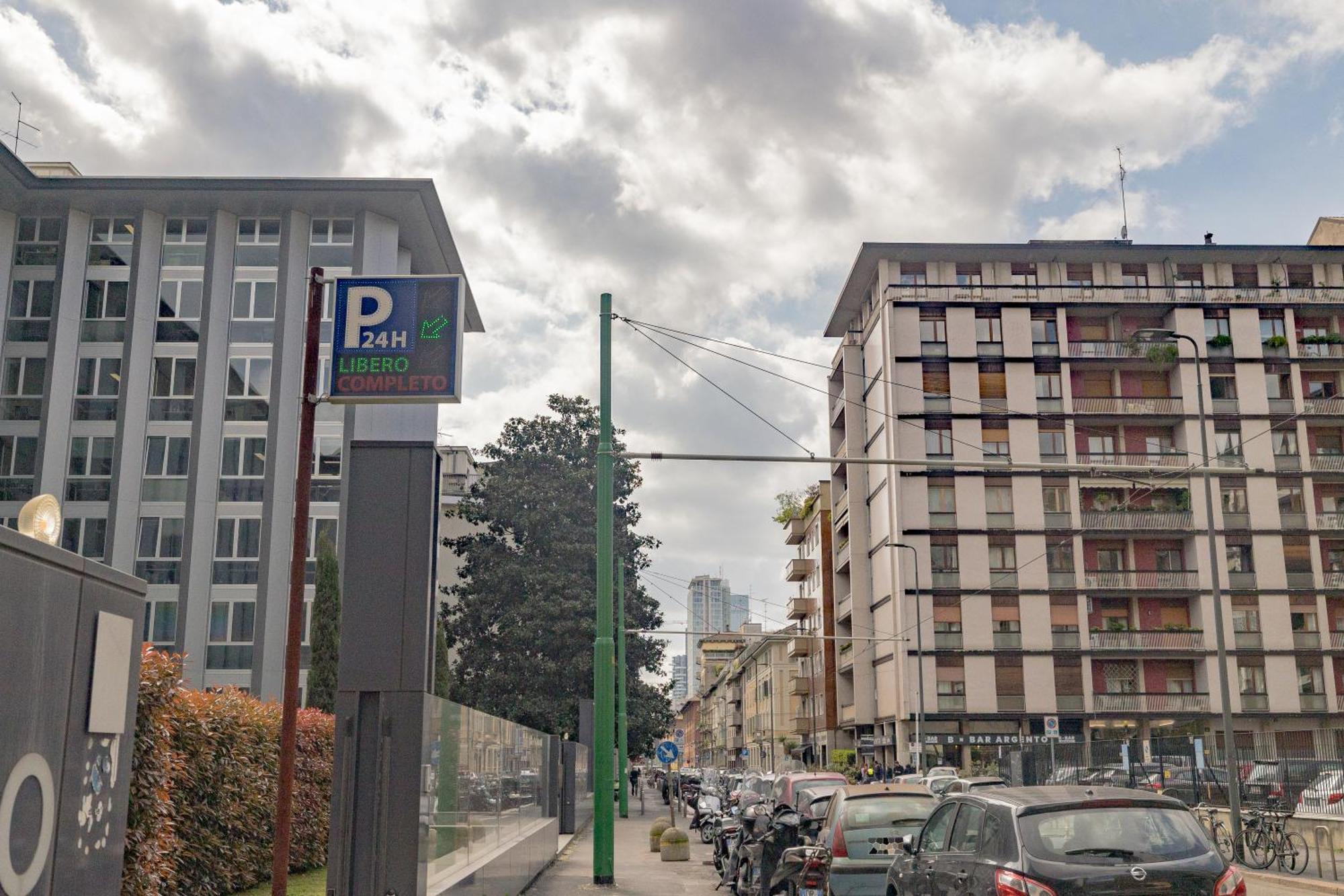 Milano Central Elegance Suite - Wi-Fi Ultra Fast, Near Station, Milan